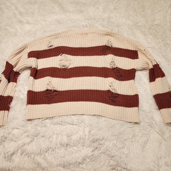 ✨️POL Cream and Mauve Distressed Chunky Oversized Sweater Size Small - Picture 4 of 11